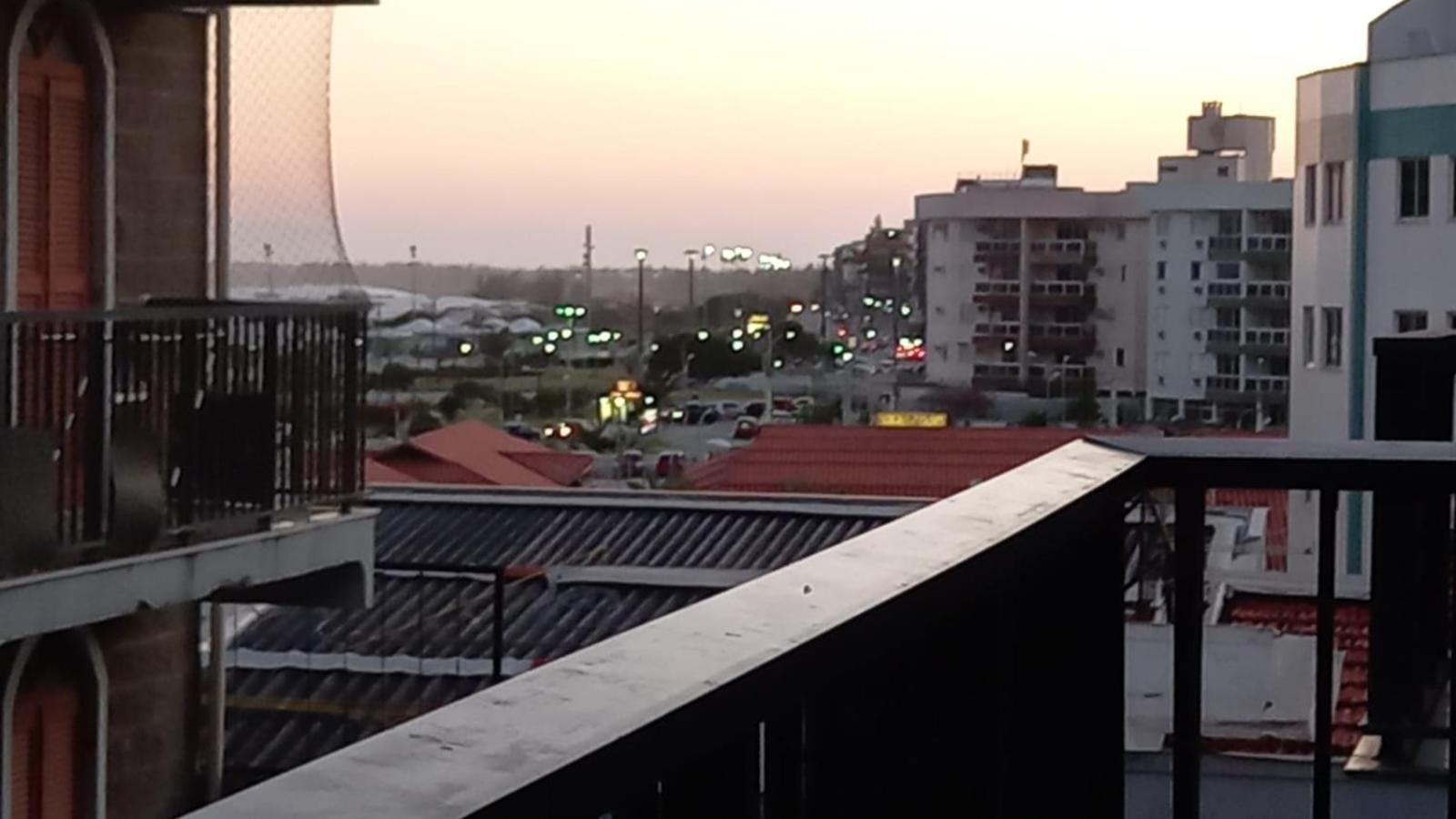 A 50M Da Praia Do Forte Em Cabo Frio Buitenkant foto
